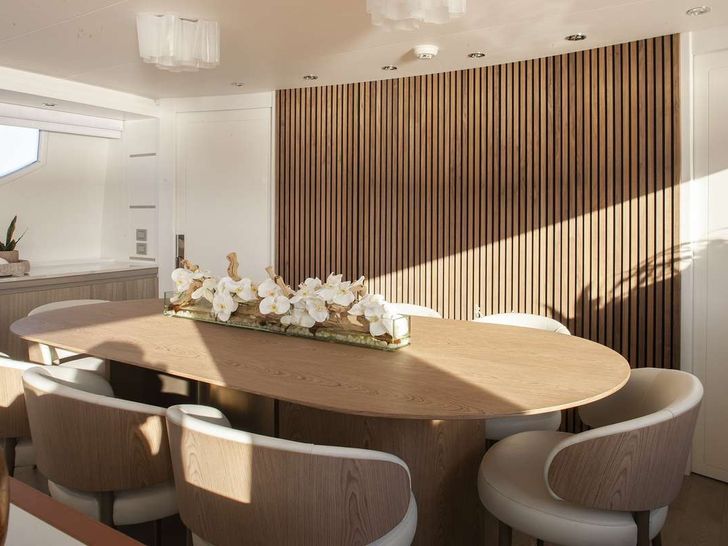 DADDY Sanlorenzo SL108 indoor dining area DADDY Sanlorenzo SL108 indoor dining area