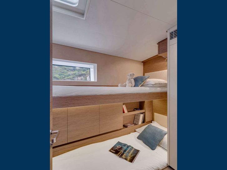 MAHINA 3 CNB Bordeaux 21m twin cabin bunk style
