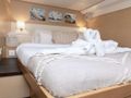 DO MORE Lagoon 620 - master cabin bed DO MORE Lagoon 620 - master cabin bed