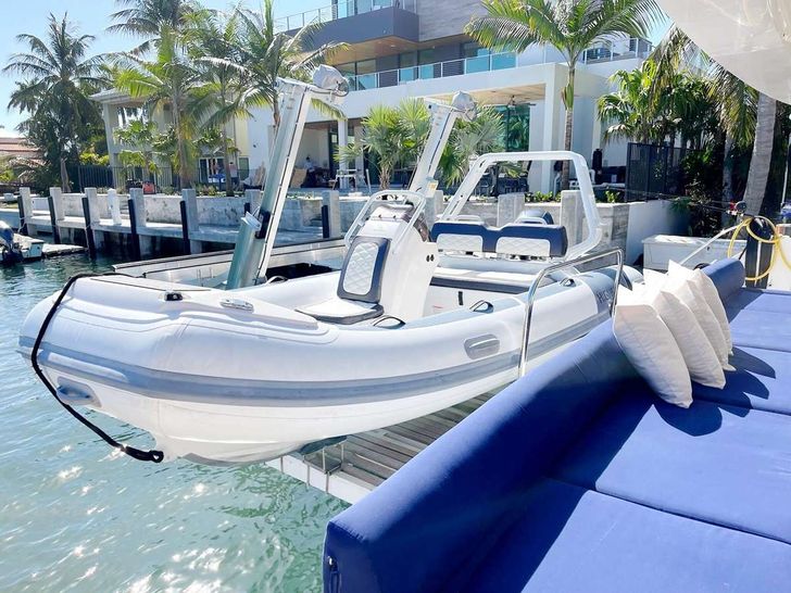 DO MORE Lagoon 620 - tender DO MORE Lagoon 620 - tender