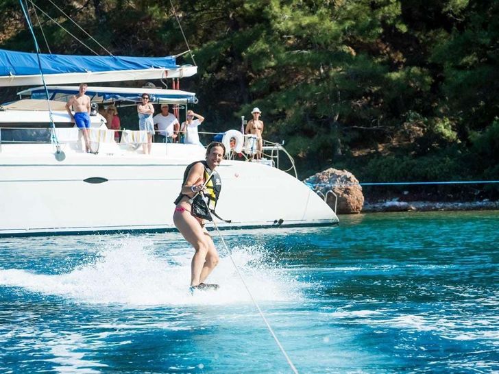 ZORBA CAT Fountaine Pajot Eleuthera 60 guest enjoying water sports ZORBA CAT Fountaine Pajot Eleuthera 60 guest enjoying water sports