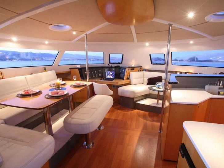 ZORBA CAT Fountaine Pajot Eleuthera 60 saloon ZORBA CAT Fountaine Pajot Eleuthera 60 saloon