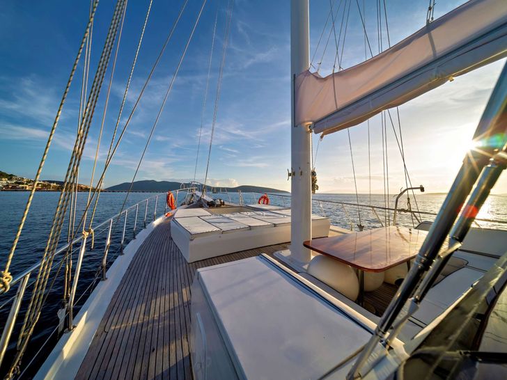 S4 Custom Gulet Motor Sailor 35m - foredeck S4 Custom Gulet Motor Sailor 35m - foredeck