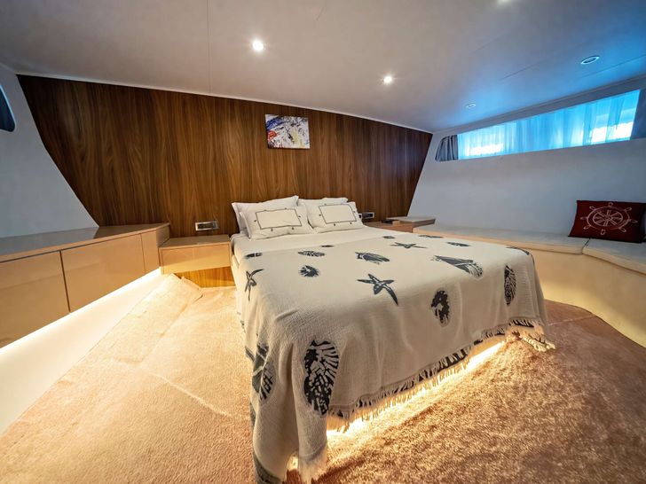 S4 Custom Gulet Motor Sailor 35m - master cabin S4 Custom Gulet Motor Sailor 35m - master cabin