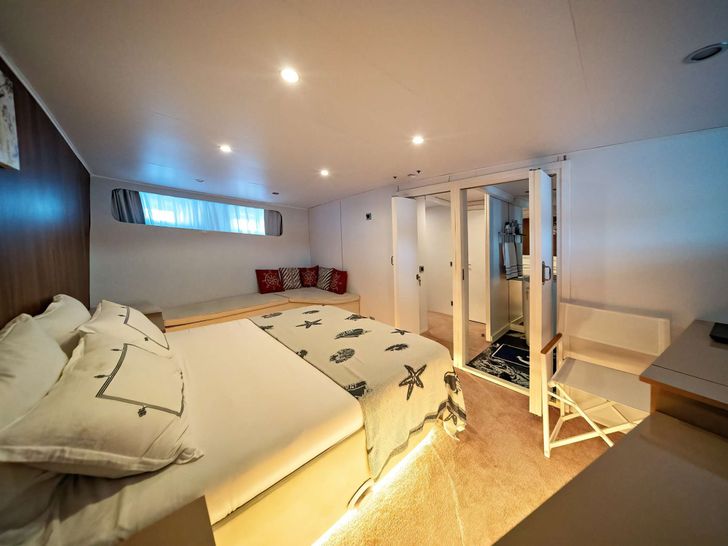 S4 Custom Gulet Motor Sailor 35m - master cabin bed S4 Custom Gulet Motor Sailor 35m - master cabin bed