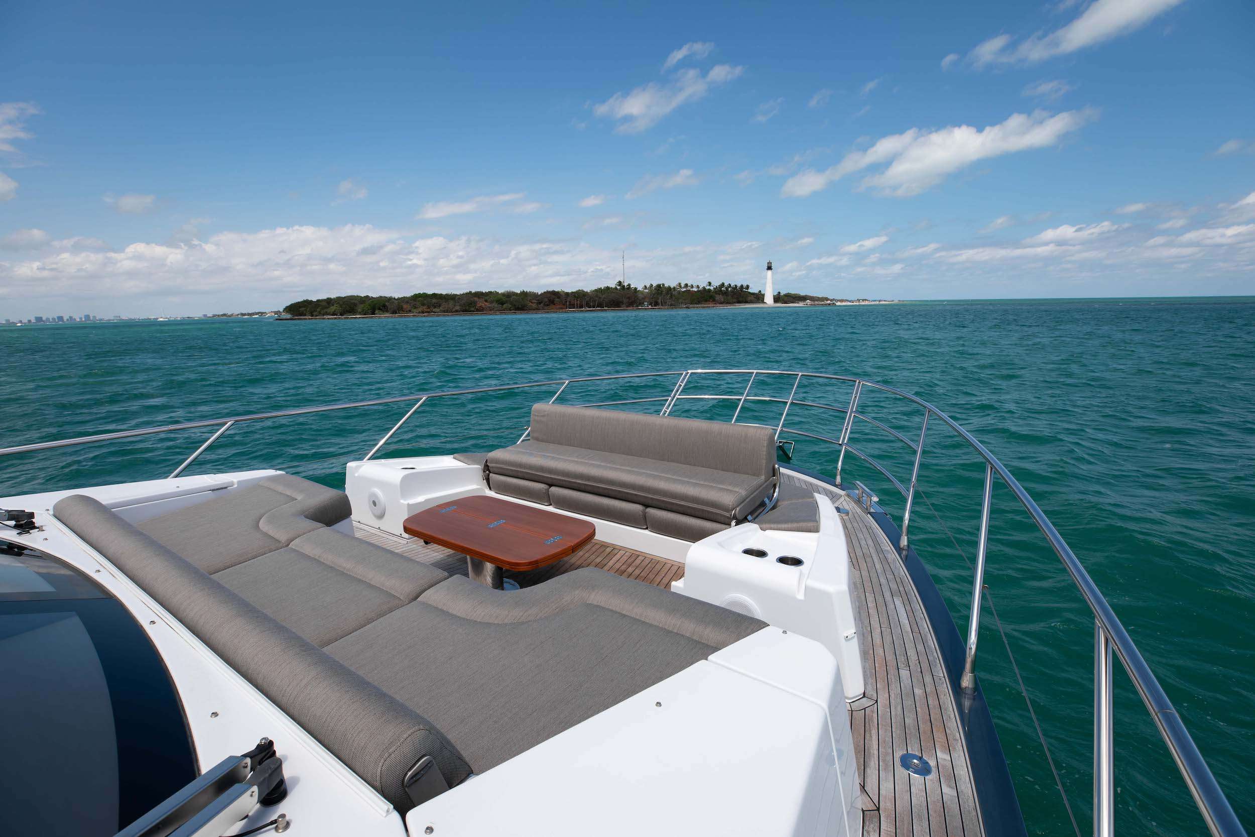 Charter Yacht GEISHA - Azimut 60 Fly - 3 Cabins - Nassau - Exumas - Bahamas