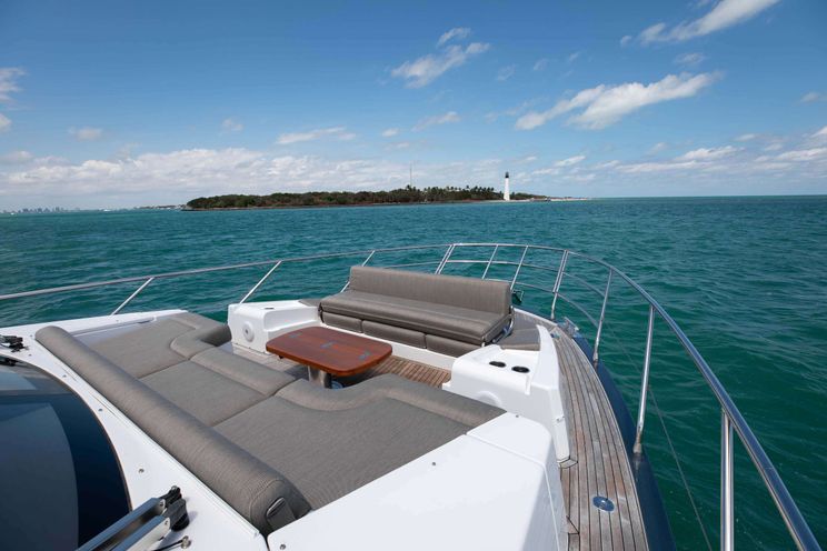 Charter Yacht GEISHA - Azimut 60 Fly - 3 Cabins - Nassau - Exumas - Bahamas