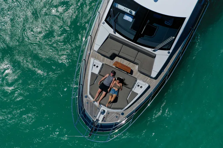 Charter Yacht GEISHA - Azimut 60 Fly - 3 Cabins - Nassau - Exumas - Bahamas
