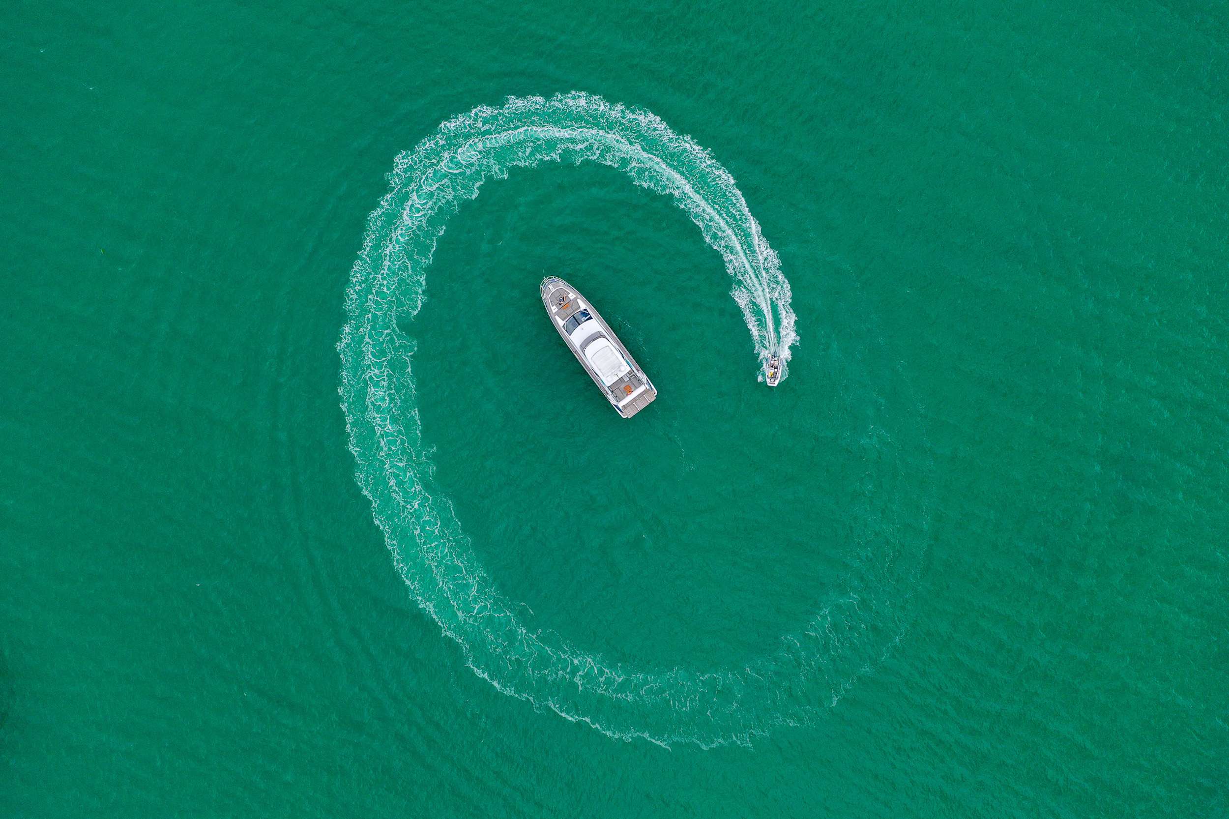 Charter Yacht GEISHA - Azimut 60 Fly - 3 Cabins - Nassau - Exumas - Bahamas