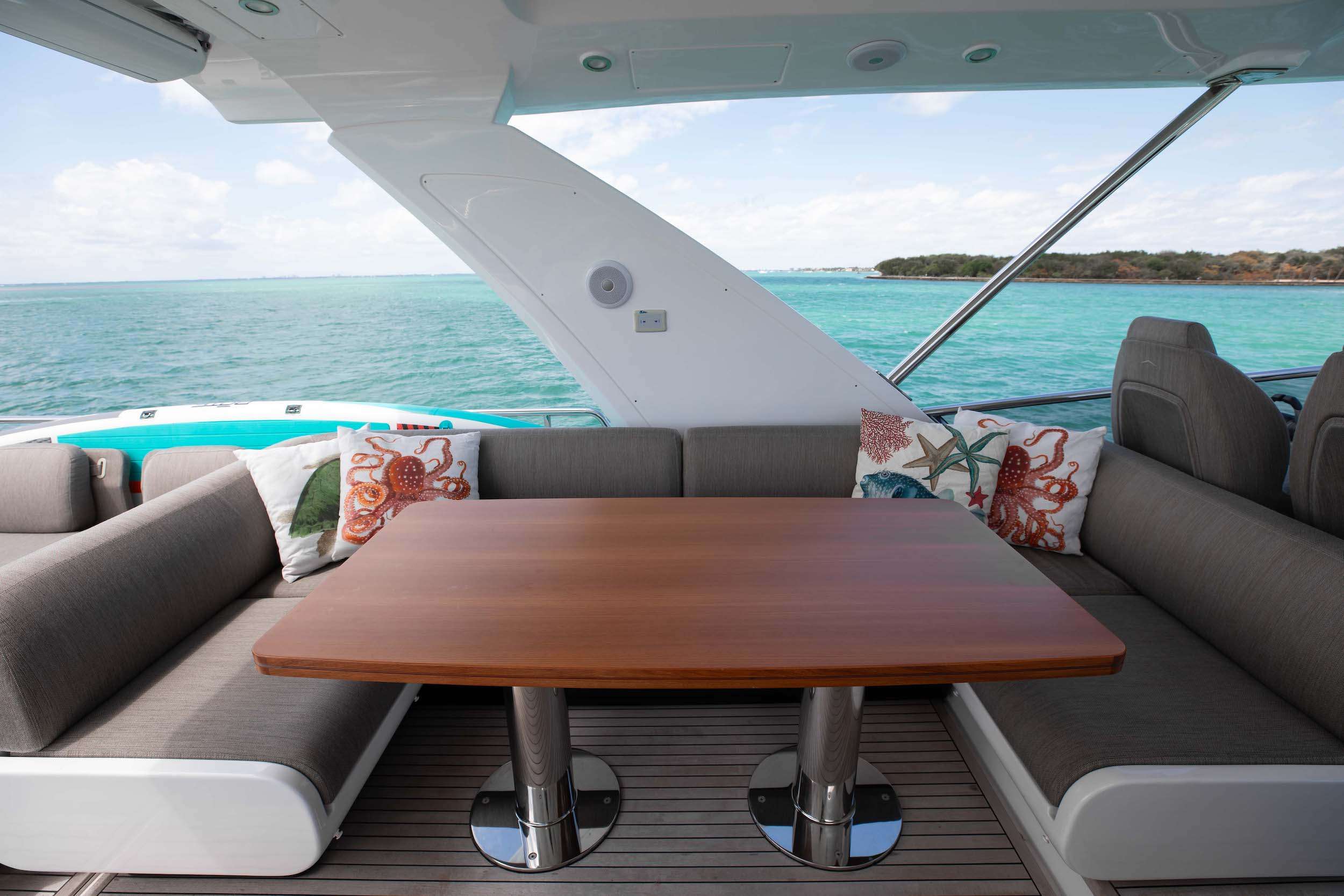 Charter Yacht GEISHA - Azimut 60 Fly - 3 Cabins - Nassau - Exumas - Bahamas