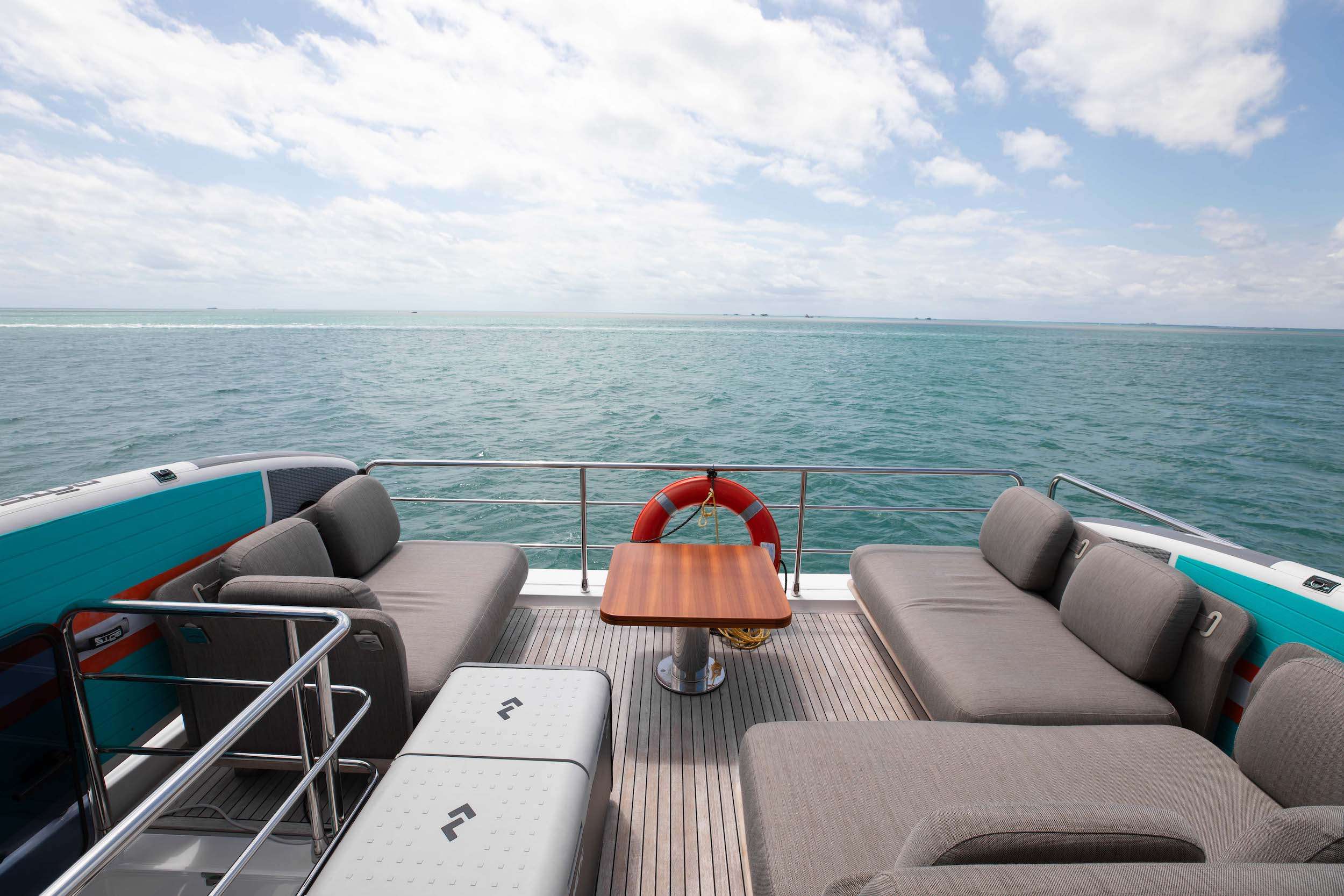 Charter Yacht GEISHA - Azimut 60 Fly - 3 Cabins - Nassau - Exumas - Bahamas