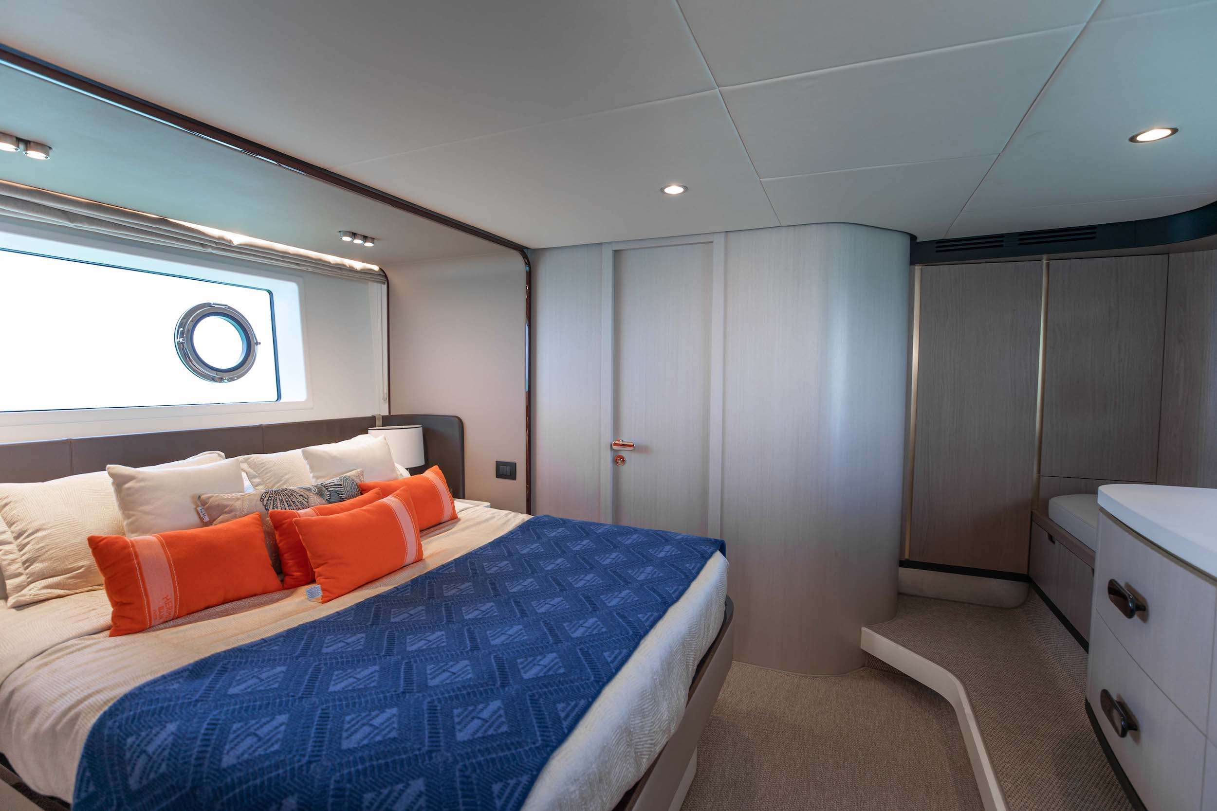 Charter Yacht GEISHA - Azimut 60 Fly - 3 Cabins - Nassau - Exumas - Bahamas