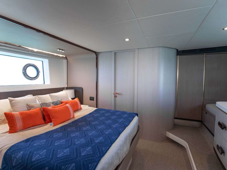 GEISHA Azimut 60 Fly - master cabin GEISHA Azimut 60 Fly - master cabin