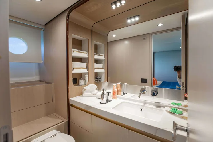 Charter Yacht GEISHA - Azimut 60 Fly - 3 Cabins - Nassau - Exumas - Bahamas