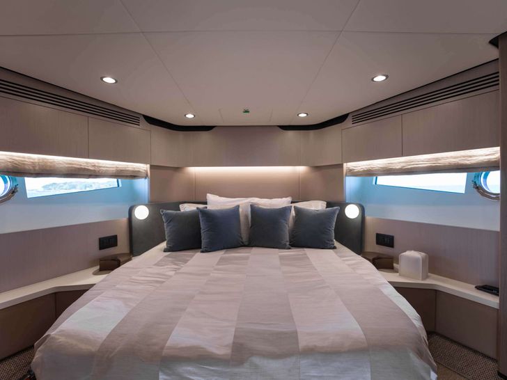 GEISHA Azimut 60 Fly - VIP cabin 1 GEISHA Azimut 60 Fly - VIP cabin 1