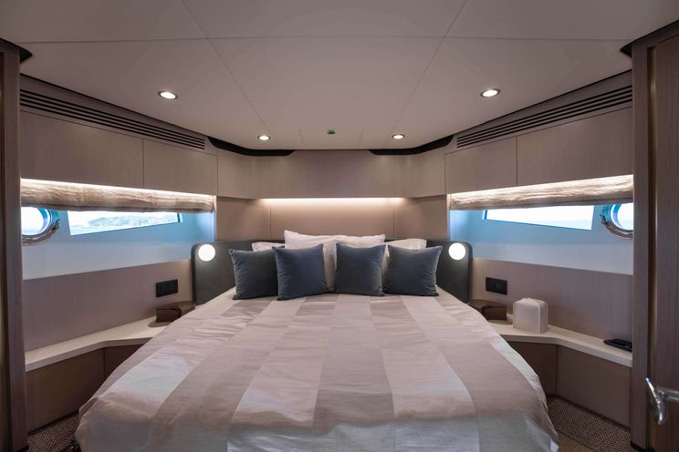 Charter Yacht GEISHA - Azimut 60 Fly - 3 Cabins - Nassau - Exumas - Bahamas