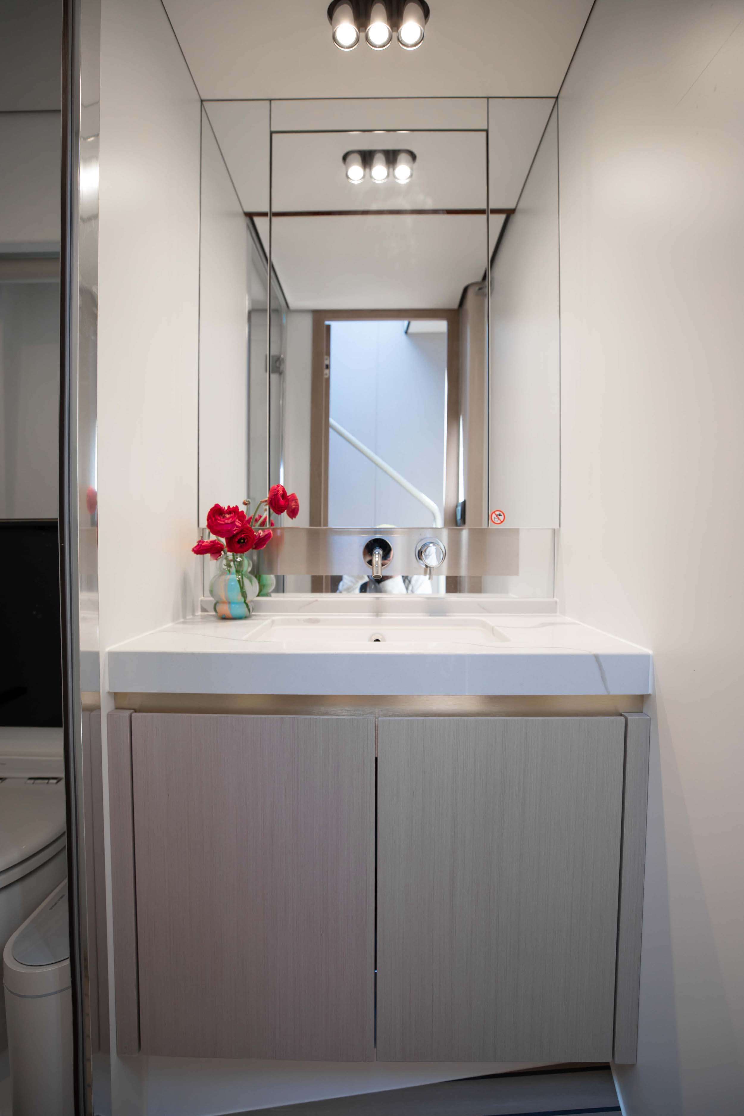 Charter Yacht GEISHA - Azimut 60 Fly - 3 Cabins - Nassau - Exumas - Bahamas