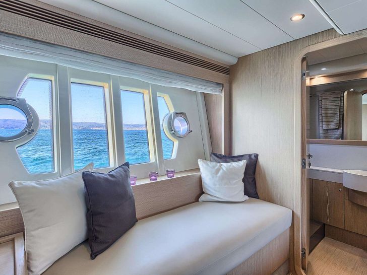 KIMON Ferretti 620 - master cabin seating area KIMON Ferretti 620 - master cabin seating area
