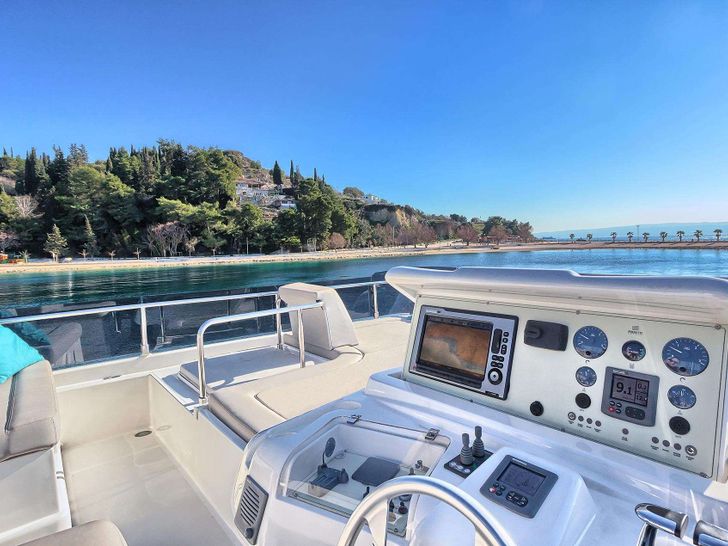 KIMON Ferretti 620 - helm KIMON Ferretti 620 - helm