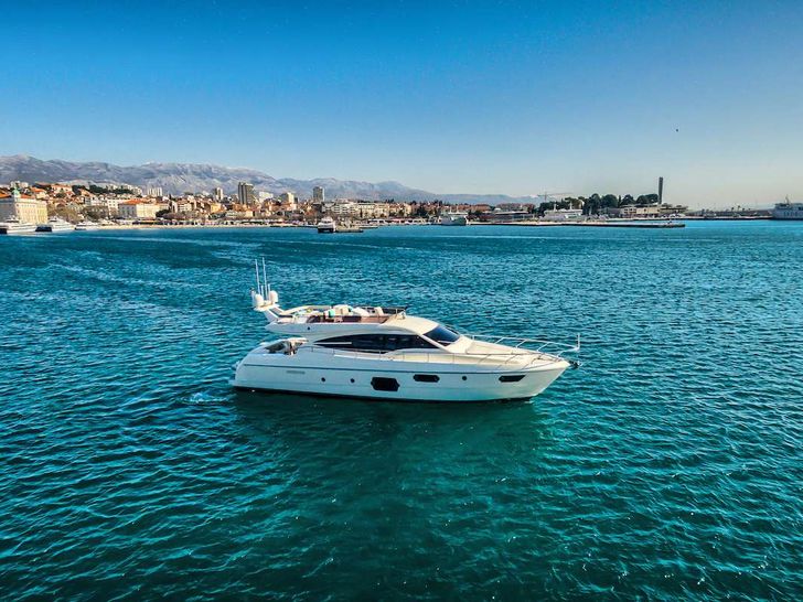 KIMON Ferretti 620 - anchored side profile KIMON Ferretti 620 - anchored side profile