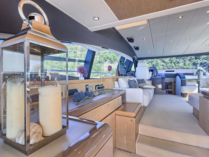 KIMON Ferretti 620 - saloon KIMON Ferretti 620 - saloon
