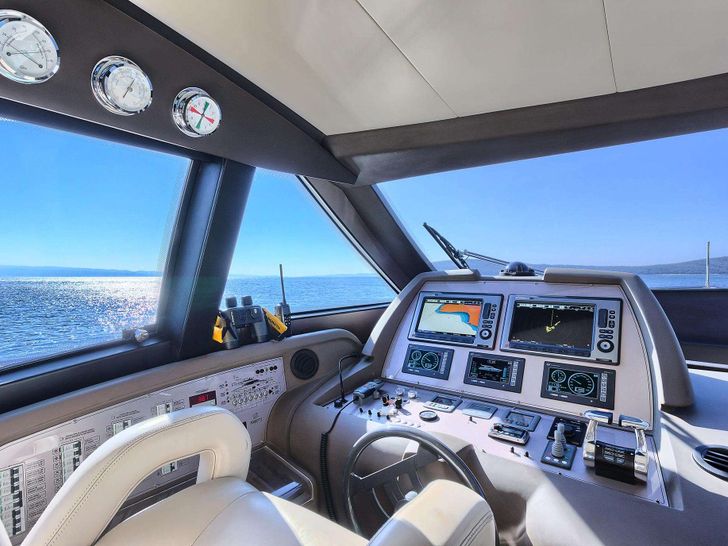 KIMON Ferretti 620 - cockpit KIMON Ferretti 620 - cockpit