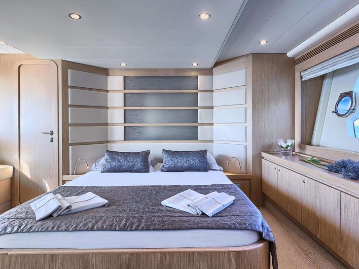 KIMON Ferretti 620 - VIP cabin KIMON Ferretti 620 - VIP cabin