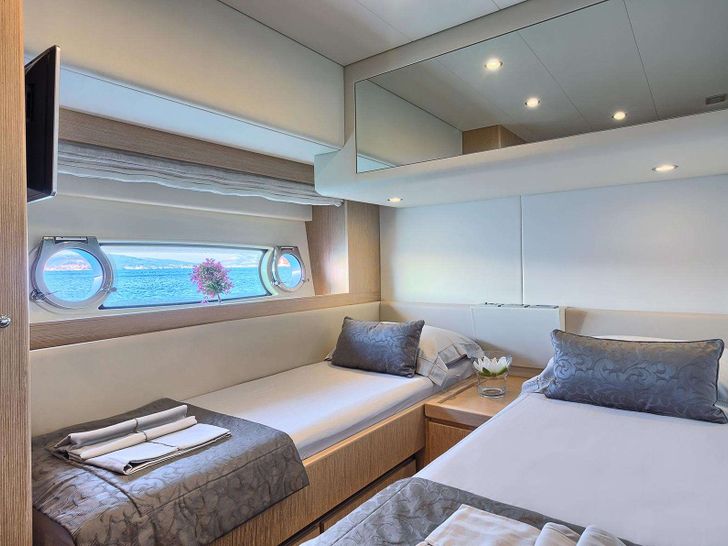 KIMON Ferretti 620 - twin cabin KIMON Ferretti 620 - twin cabin