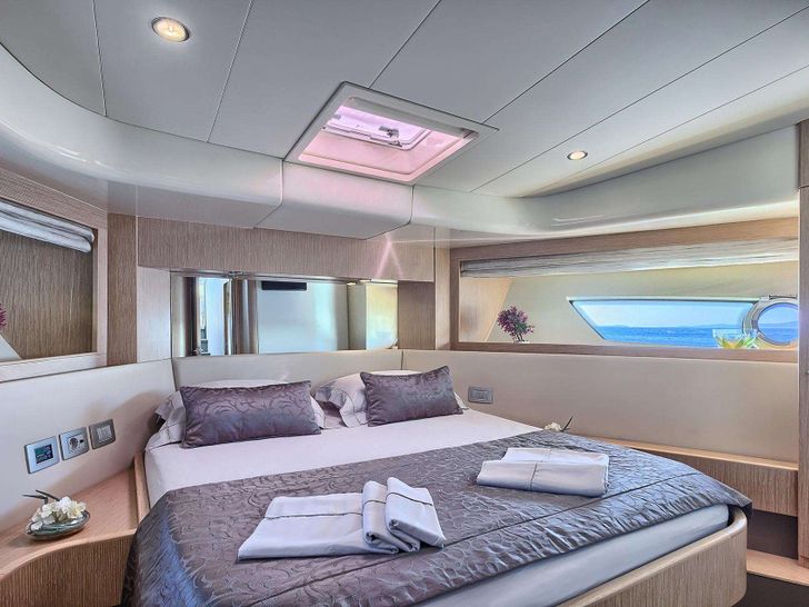 KIMON Ferretti 620 - master cabin KIMON Ferretti 620 - master cabin