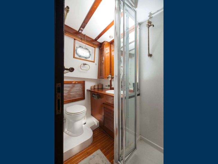 SEATZEN Custom Sailing Yacht 22m master cabin bathroom