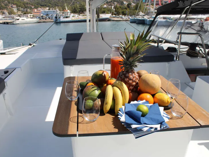 THREE DEE Fountaine Pajot Aura 51 - flybridge seating and dining area THREE DEE Fountaine Pajot Aura 51 - flybridge seating and dining area