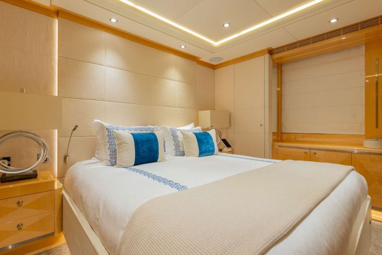 Charter Yacht SOUTH - Heesen 55m - 6 Cabins - Nassau - Exumas - Bahamas