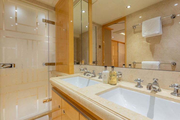 Charter Yacht SOUTH - Heesen 55m - 6 Cabins - Nassau - Exumas - Bahamas