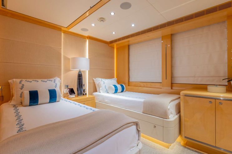 Charter Yacht SOUTH - Heesen 55m - 6 Cabins - Nassau - Exumas - Bahamas