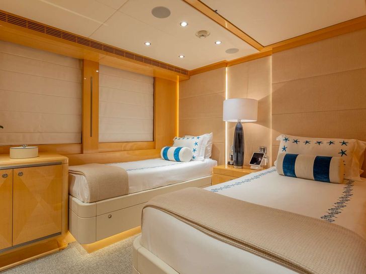 SOUTH Heesen 55m twin cabin 1 other angle SOUTH Heesen 55m twin cabin 1 other angle