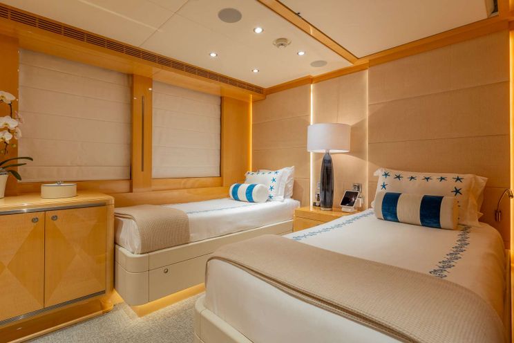 Charter Yacht SOUTH - Heesen 55m - 6 Cabins - Nassau - Exumas - Bahamas