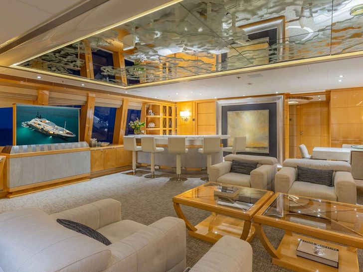 SOUTH Heesen 55m sky lounge SOUTH Heesen 55m sky lounge