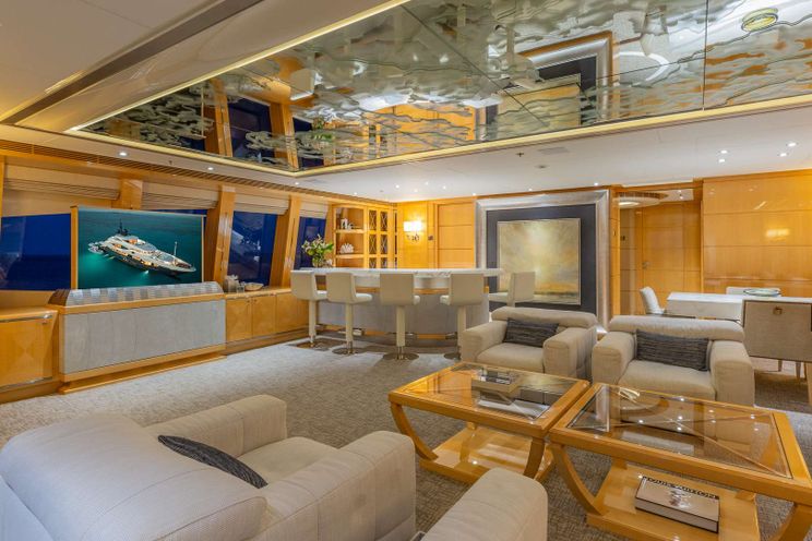 Charter Yacht SOUTH - Heesen 55m - 6 Cabins - Nassau - Exumas - Bahamas