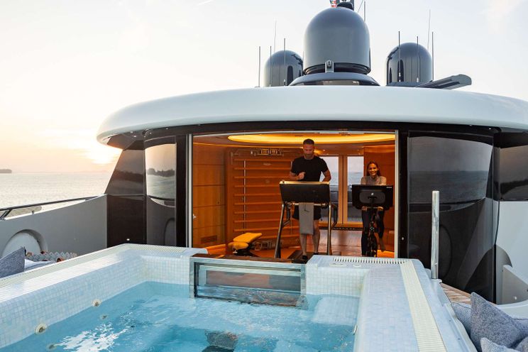 Charter Yacht SOUTH - Heesen 55m - 6 Cabins - Nassau - Exumas - Bahamas