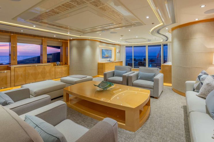 Charter Yacht SOUTH - Heesen 55m - 6 Cabins - Nassau - Exumas - Bahamas