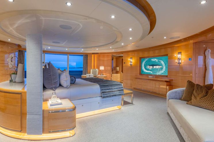Charter Yacht SOUTH - Heesen 55m - 6 Cabins - Nassau - Exumas - Bahamas