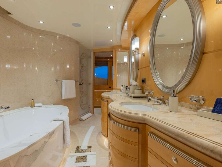 SOUTH Heesen 55m master cabin bathroom SOUTH Heesen 55m master cabin bathroom