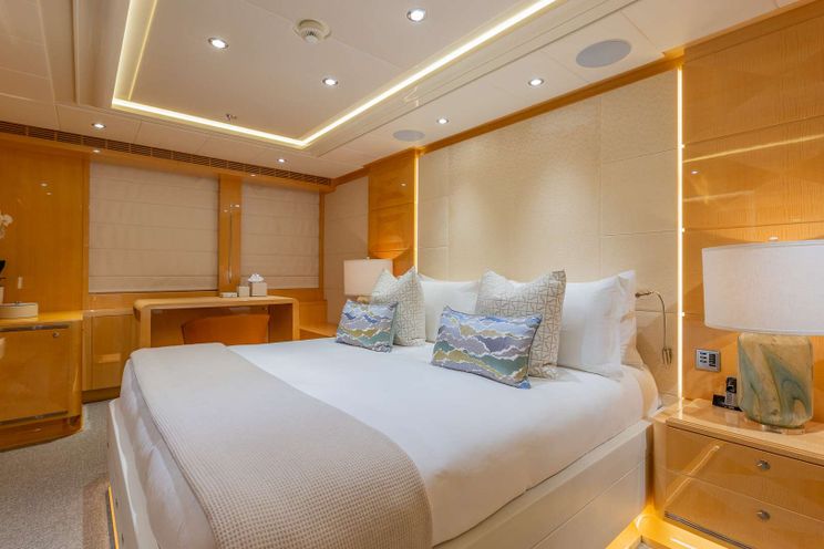 Charter Yacht SOUTH - Heesen 55m - 6 Cabins - Nassau - Exumas - Bahamas