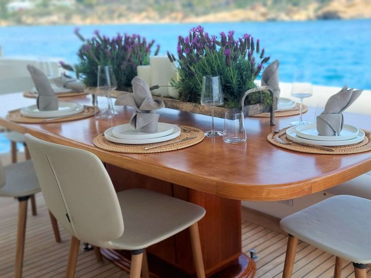 VA BENE Posillipo Technema 80 - alfresco dining area VA BENE Posillipo Technema 80 - alfresco dining area