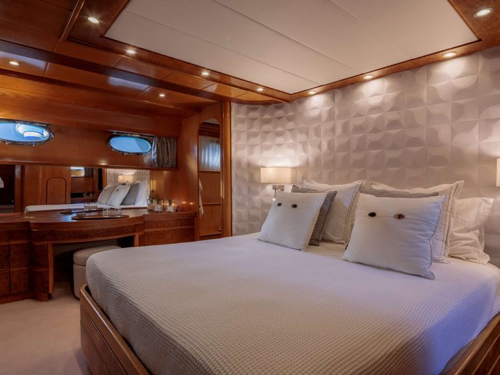 VA BENE Posillipo Technema 80 - master cabin VA BENE Posillipo Technema 80 - master cabin
