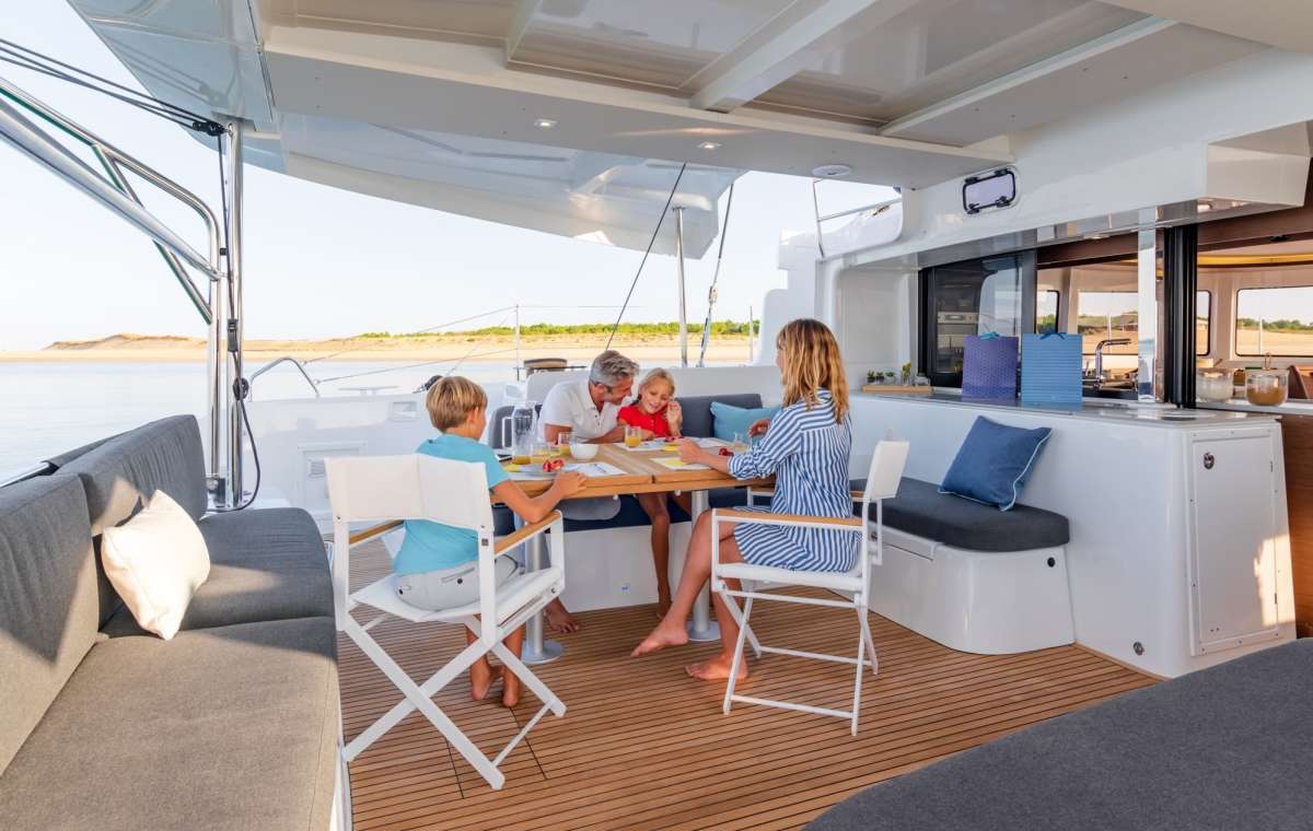 YOFF Lagoon 46 - aft deck