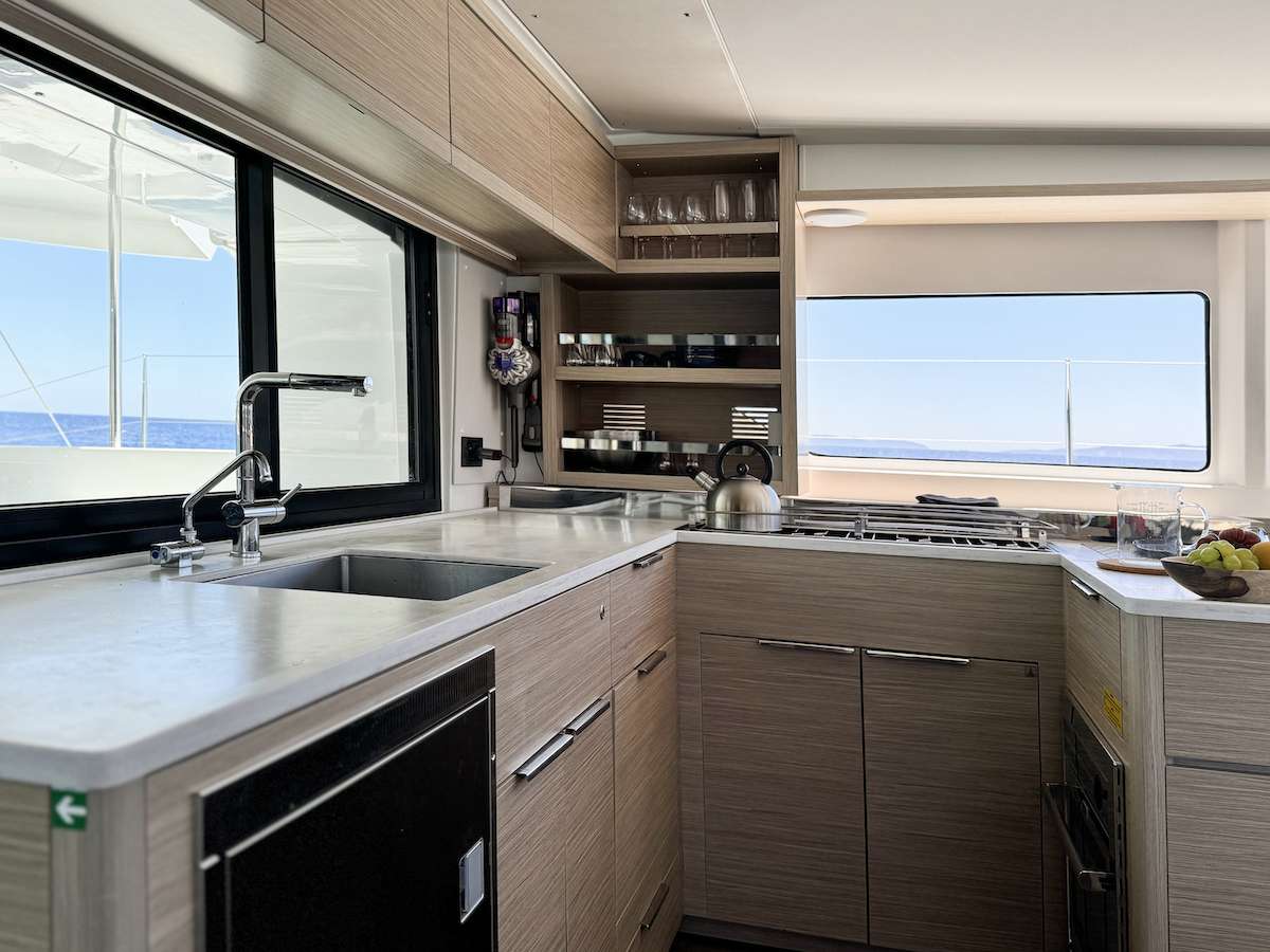 YOFF Lagoon 46 - galley