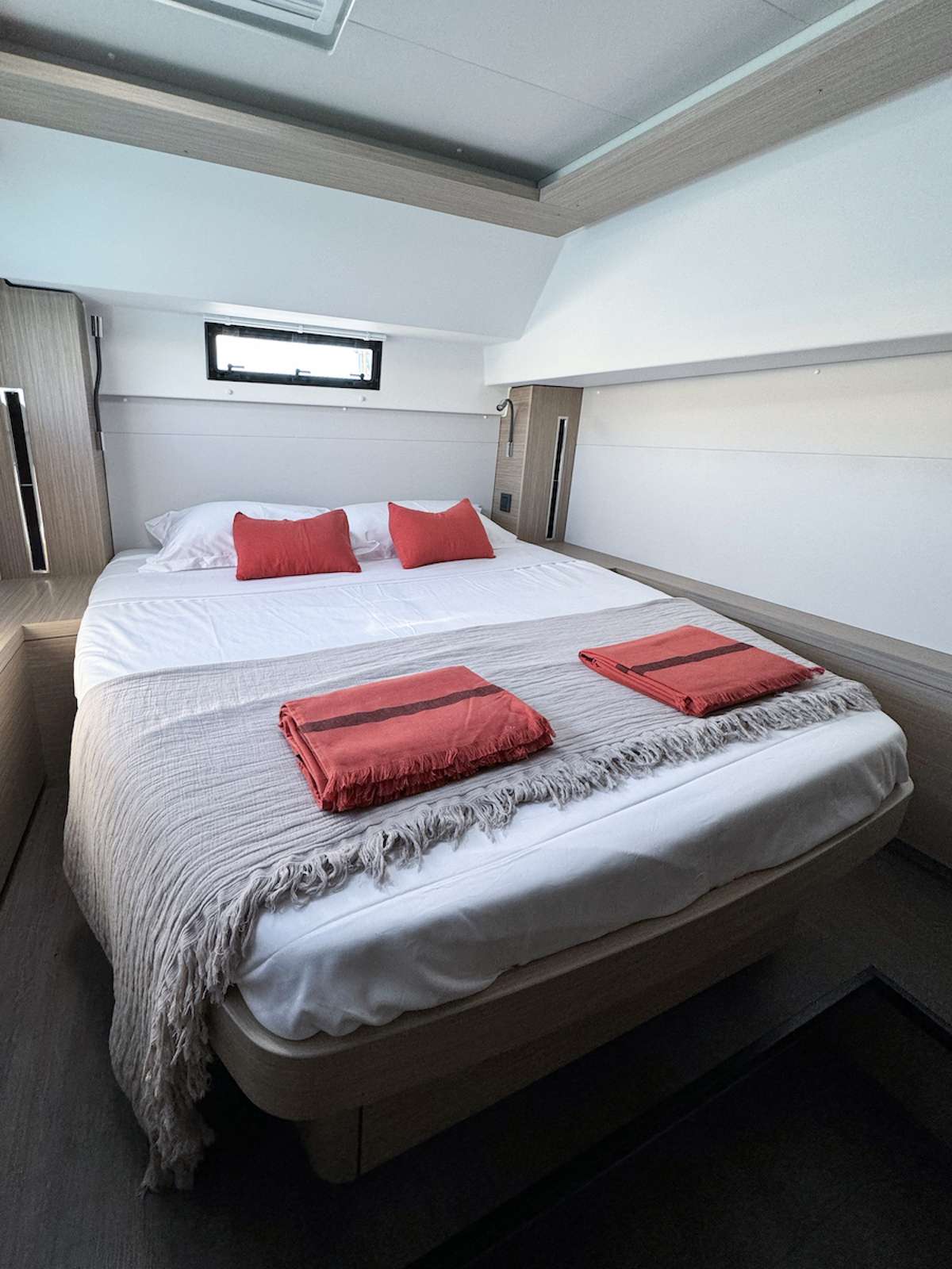 YOFF Lagoon 46 - cabin 1