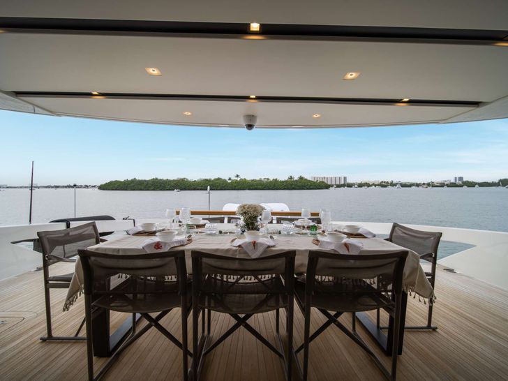 MAVE Sanlorenzo SX88 - alfresco dining area MAVE Sanlorenzo SX88 - alfresco dining area