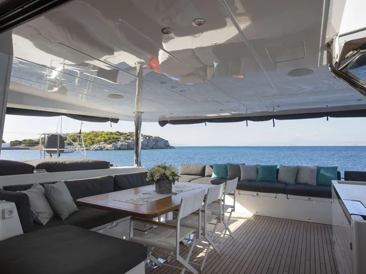 PHANTOM Lagoon 620 - aft deck lounge PHANTOM Lagoon 620 - aft deck lounge